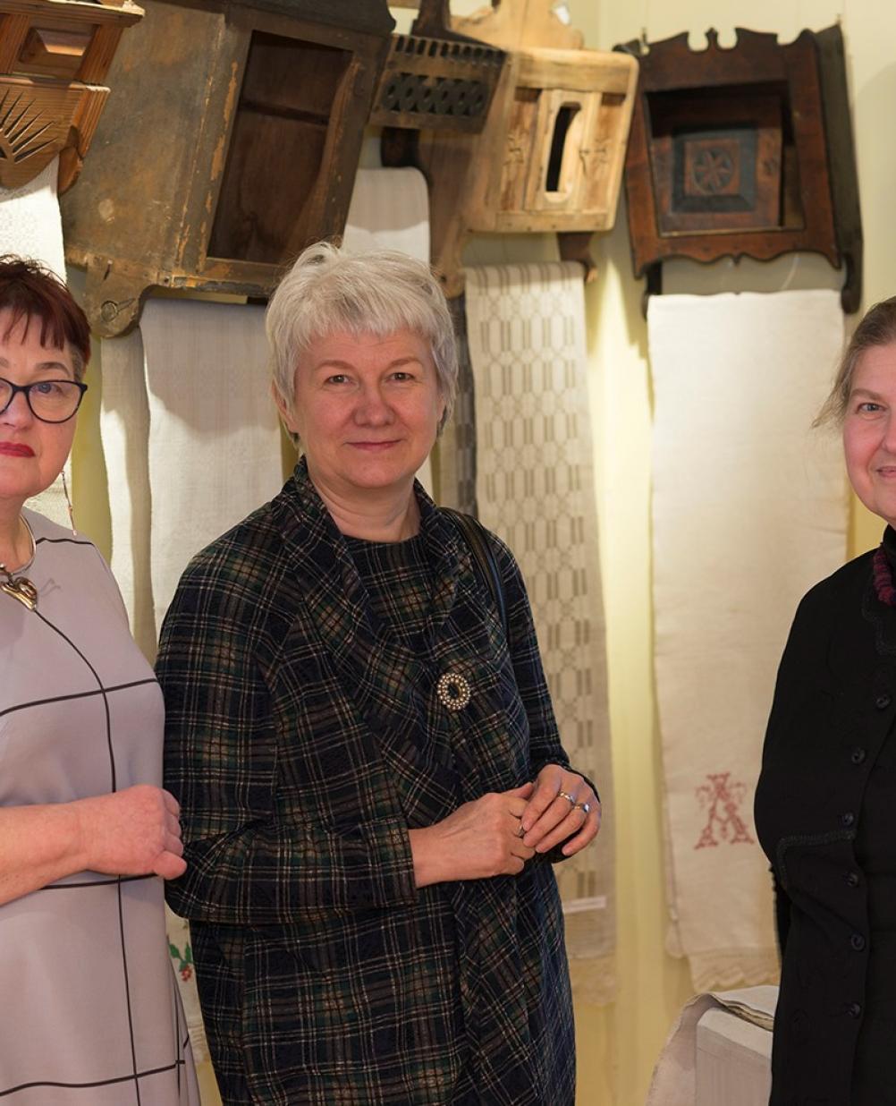 Leidinio ir parodos „Rankšluosčiai“ pristatymas