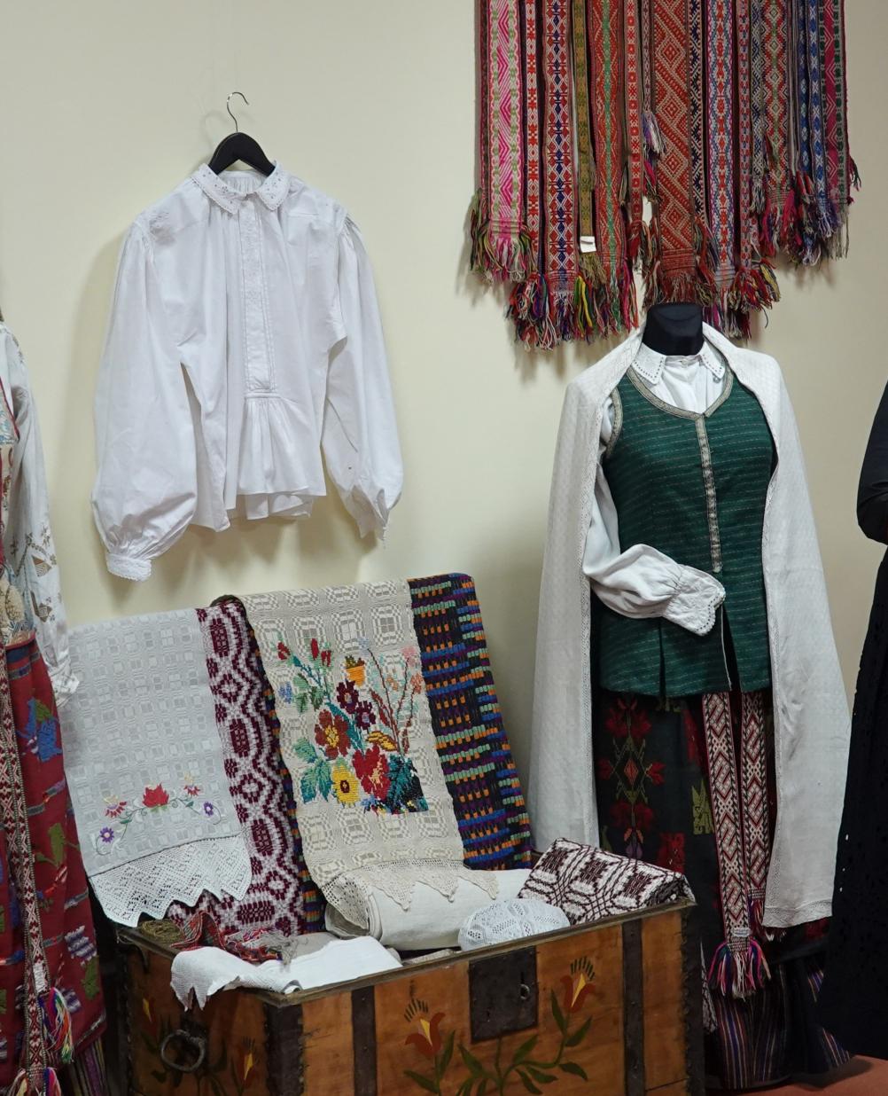 Baraginėje atidaryta tekstilės paroda