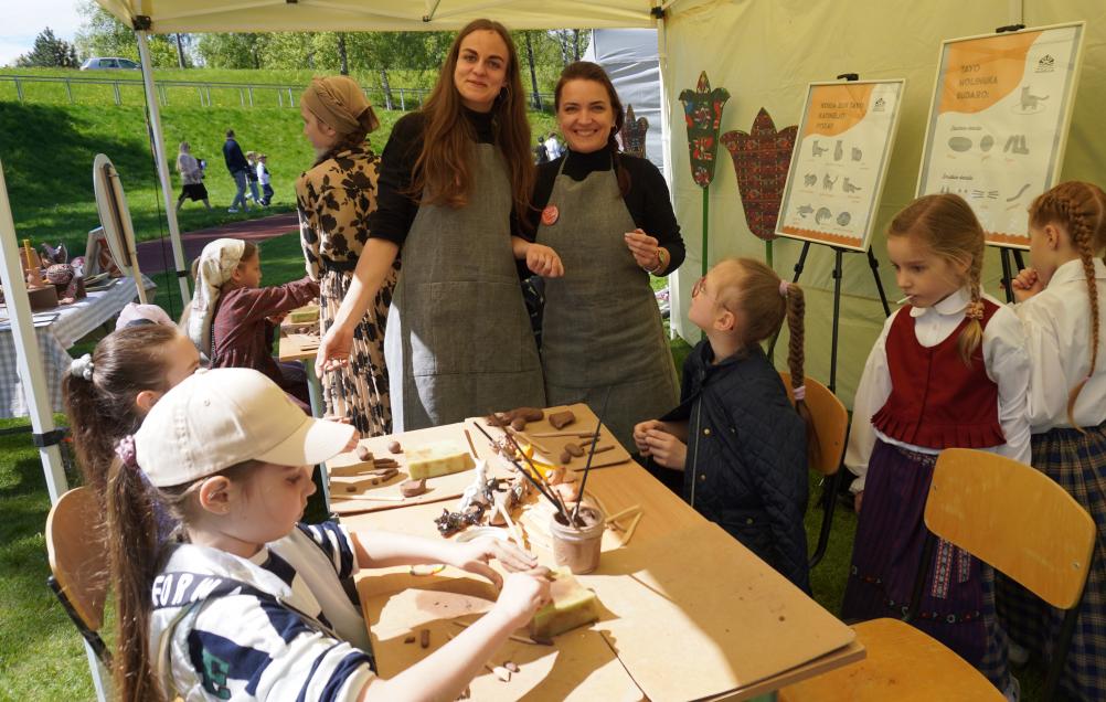 „Miesto katės“ – kūrybinės dirbtuvės Šeimų šventėje