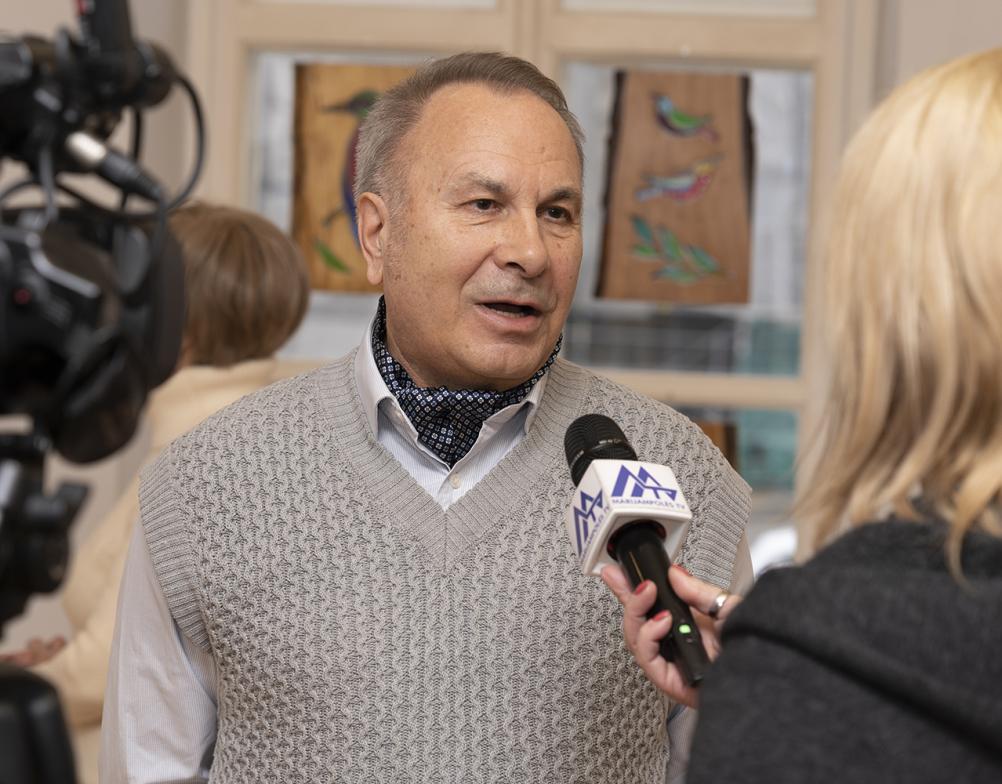 Atidaryta Romo Šapoko vitražų paroda „Margi vitražai – gyvenimo dėlionė“