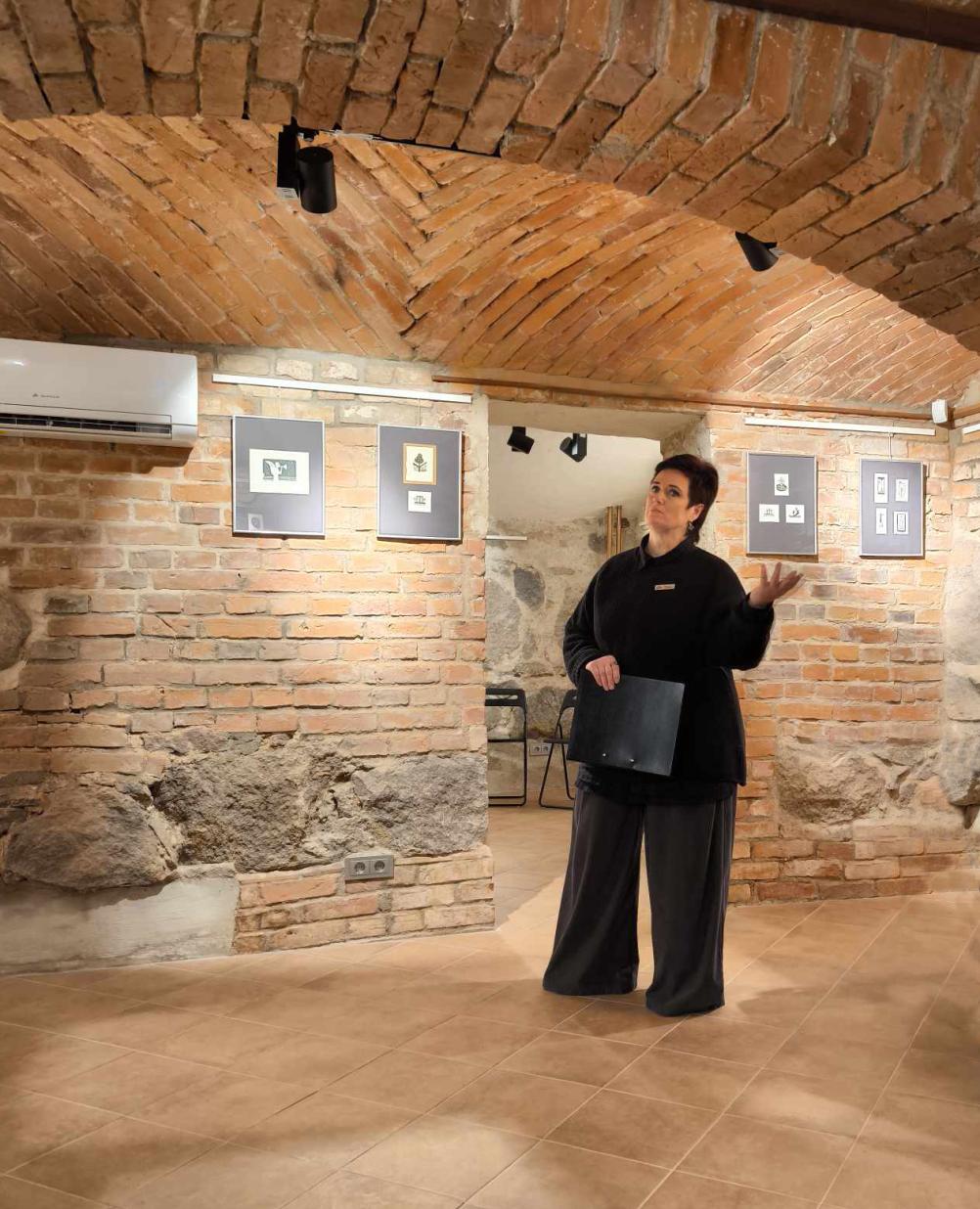 Ekskursija Viktorijos Daniliauskaitės grafikos parodoje „Pasaulis delne“