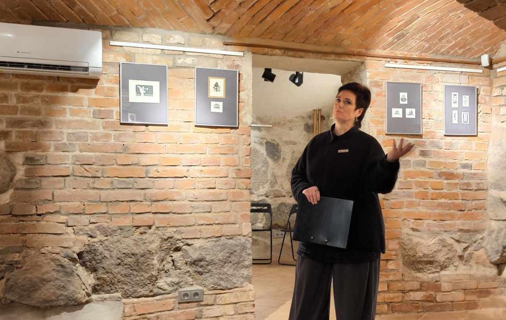 Ekskursija Viktorijos Daniliauskaitės grafikos parodoje „Pasaulis delne“