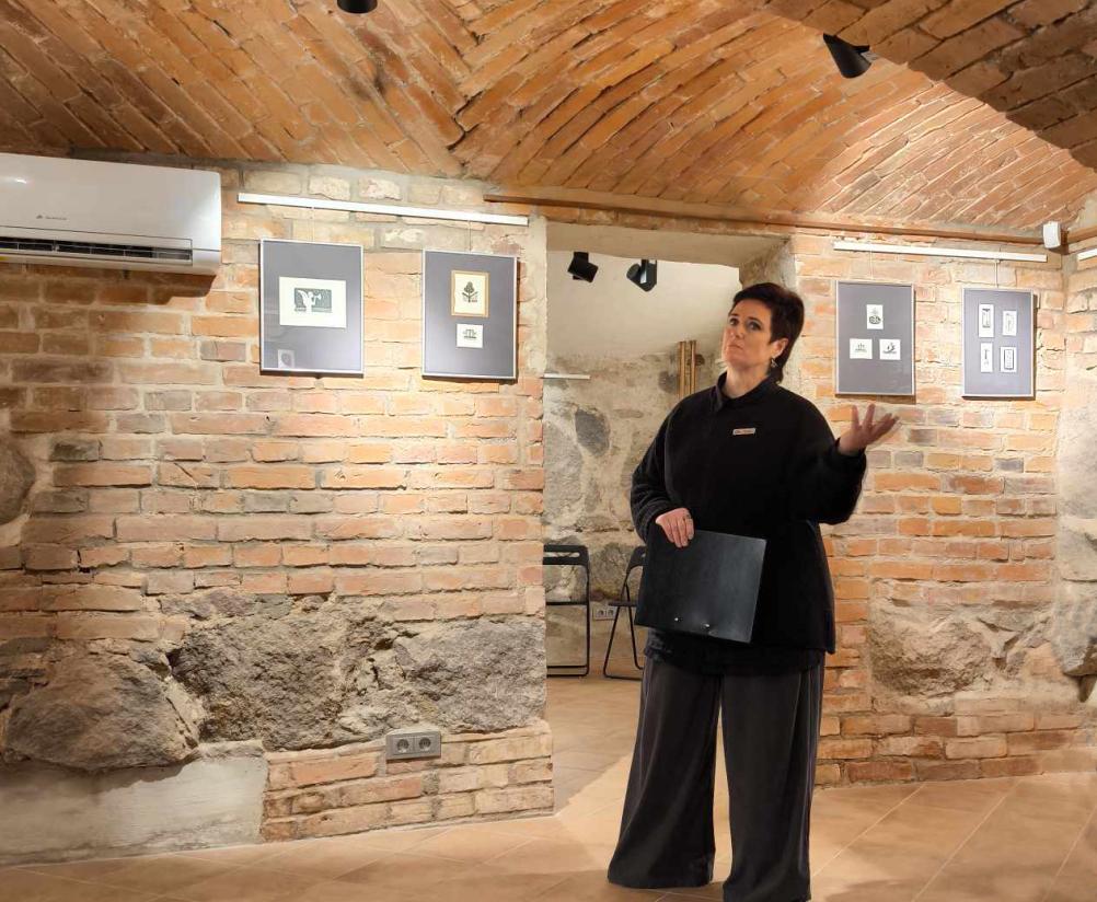 Ekskursija Viktorijos Daniliauskaitės grafikos parodoje „Pasaulis delne“