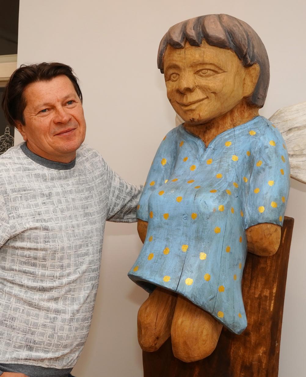 Raimundo Blažaičio medinių skulptūrų paroda „Angelų žemė“