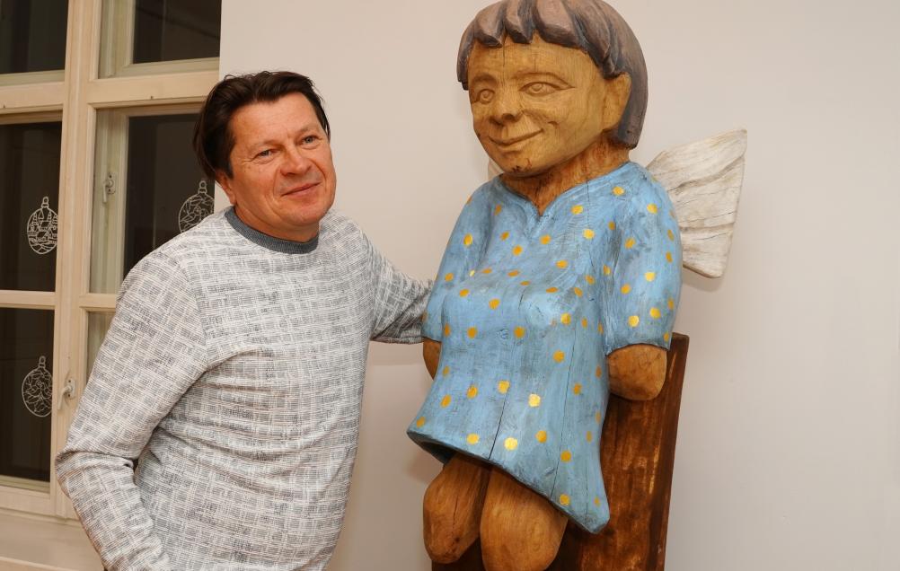 Raimundo Blažaičio medinių skulptūrų paroda „Angelų žemė“