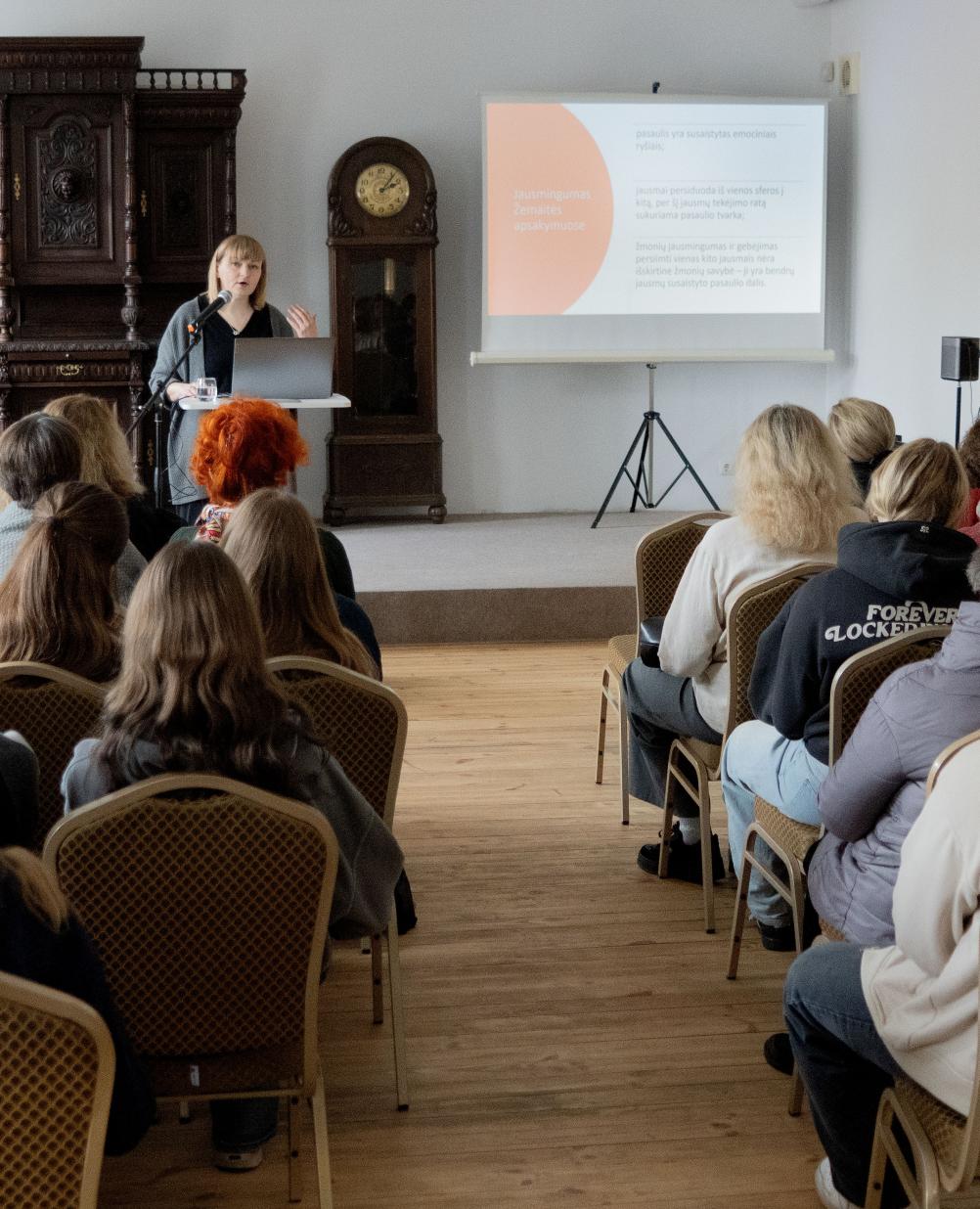 Ramunės Bleizgienės pranešimas „Jausmai Žemaitės kūryboje“
