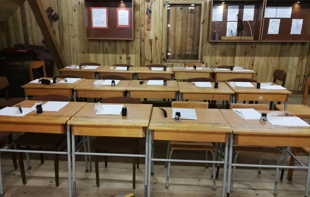 Edukacinis užsiėmimas „Rašymas žąsies plunksna"
