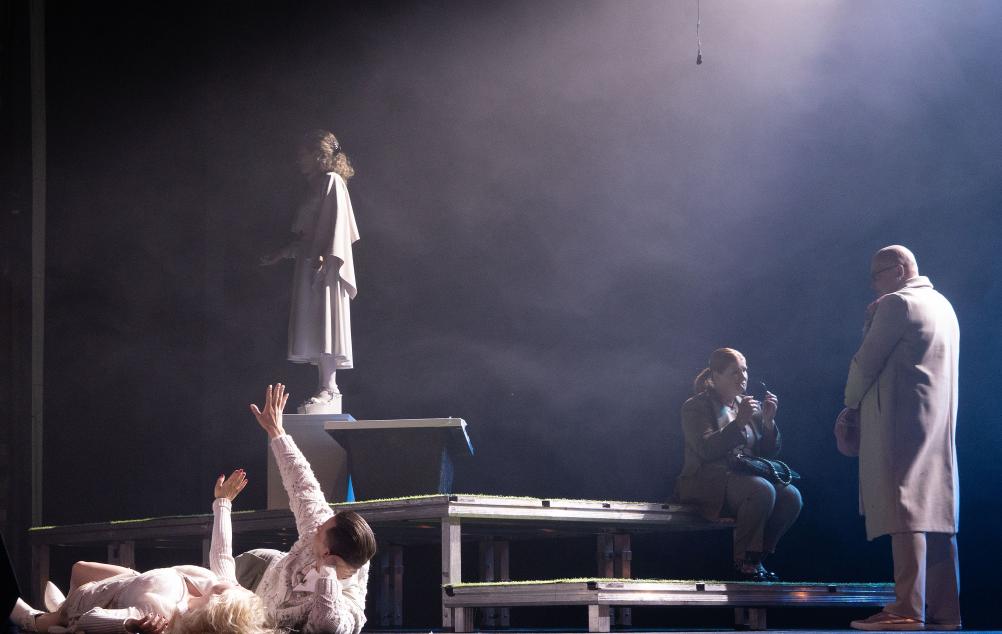 Klaipėdos pilies teatro spektaklis „Jūs užstojate man vandenyną“