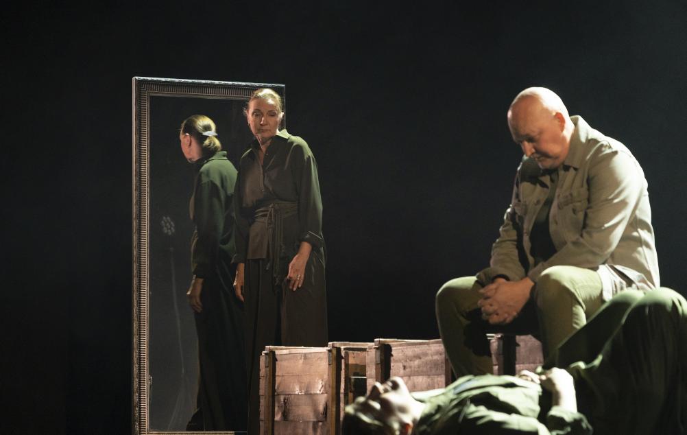 Klaipėdos pilies teatro spektaklis „Didžioji rauda ties degančiais vynuogienojais”